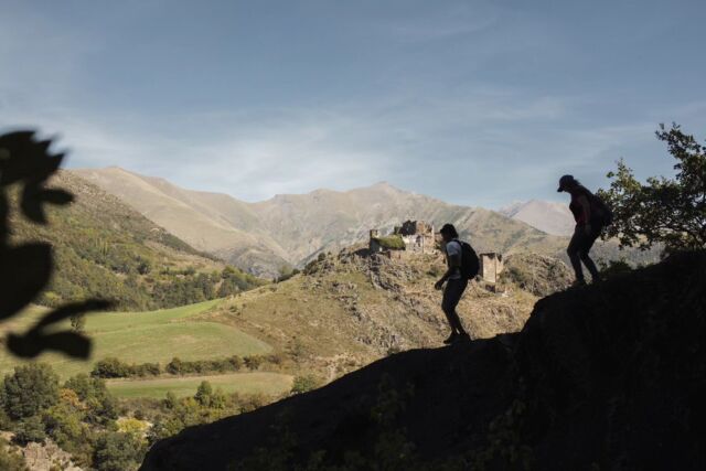 🆕️ @camin_art_pont a new of the Pyrenees Hiking Festivals to discover 📍 El Pont de Suert  in Alta Ribagorça 💚 May 24-26
Festivals de Senderisme per descobrir els Pirineus catalans
📅 Maig-Octubre 2024  #FSP2024 #FestivalsSenderismePirineus
ℹ️ Tota la informació a @fsendpirineus www.festivalssenderismepirineus.cat
📸 by  @jordirullo
ℹ️@camin_art_pont @fsendpirineus @visitpirineus @visitelpontdesuert
#inLOVEwithCatalonia #CatalunyaExperience #Catalonia #Catalunya #FSP2024 #FestivalsSenderismePirineus #visitpirineus